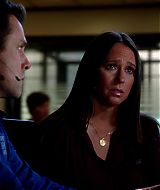 9-1-1-S03E01-285.jpg